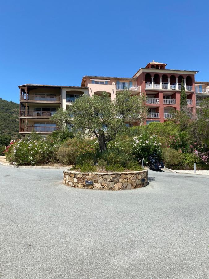 Appart. Vue Mer Avec Piscine - Golfe De St Tropez 雷以桑布尔 外观 照片